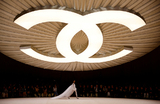 Показ коллекции Haute Couture весна-лето 2024 для модного дома Chanel в Париже, Франция.