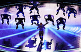 Певец Ашер выступает на шоу в перерыве между таймами Суперкубка на стадионе «Аллегиант» в Лас-Вегасе, Невада, США.