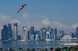 Чемпионат мира по водным видам спорта в Дохе, Катар. Хай-дайвинг. Анника Борнебуш из Дании оттачивает прыжки с высоты 20 метров.