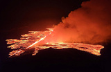 Извержение вулкана неподалеку от Гриндавика, Исландия.