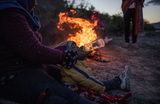 Мигранты на привале на берегу реки Рио-Гранде в Эль-Пасо, в ожидании возможности перейти границу, в поисках лучшей жизни в США.