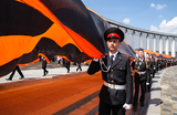 Участники на параде кадетского движения «Не прервется связь поколений!», посвященного 77-й годовщине Победы в Великой Отечественной войне и 350-летию со дня рождения основателя регулярной Русской армии и флота императора Петра I на Поклонной горе в Москве.