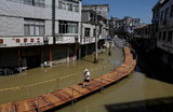 Последствия сильного дождя, затопившего город в уезде Хукоу провинции Цзюцзян, Китай.