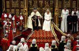Король Великобритании Карл III и его супруга Камилла во время государственного открытия парламента Великобритании в Лондоне. 