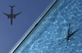 Во время плавания в  Sky Pool —  бассейне с прозрачным дном, подвешенном на высоте 35 метров между двумя высотными зданиями в Лондоне.