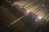 Скоростные поезда на железнодорожной станции Nanjing South в Нанкине.