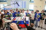 Встреча в аэропорту «Домодедово» школьной сборной России по химии, завоевавшей золотые медали на олимпиаде в Бразилии.