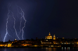 Молнии над городом Валлетта, Мальта.