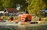 Гонка на гигантских тыквах в бельгийском Кастерле.