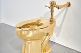 Золотой унитаз итальянского художника Каттелана выставят на аукцион Sotheby's