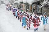 Забег Дедов Морозов и Снегурочек на курорте «Роза Хутор».
