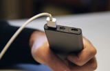 «Контролировать использование пауэрбанков невозможно — проще запретить» — эксперт о зарядных устройствах в самолетах