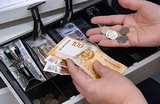 ЦБ сообщил о росте доли безналичных расчетов в рознице до 90%