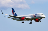 Azur Air не планирует отменять рейсы на лето