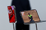 Стоит ли первый iPhone-раскладушка своих денег?