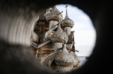 Государственный историко-архитектурный музей-заповедник «Кижи» в Карелии.