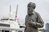 Один день из жизни Александра Исаевича. Памятник Солженицыну во Владивостоке перенесли и вернули обратно за одни сутки